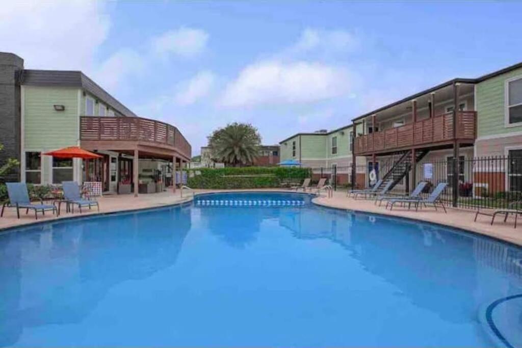 Beautiful/Spacious 2 Bedroom Houston Near Galleria Εξωτερικό φωτογραφία