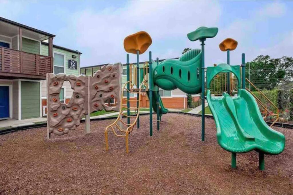 Beautiful/Spacious 2 Bedroom Houston Near Galleria Εξωτερικό φωτογραφία